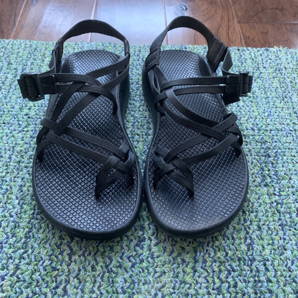 Black Women’s Chacos with Toe Strap Size 9